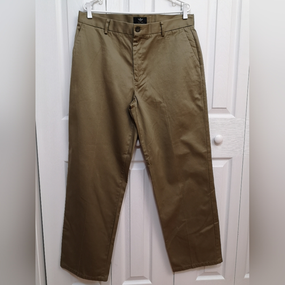 Dockers D3 Men's Khaki Classic Fit Size 36 x 32